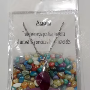 Dije con Cadena Ágata Fucsia