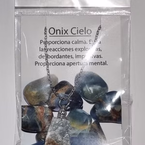 Dije con Cadena Ónix Cielo