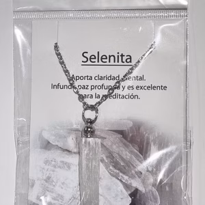 Dije con Cadena Selenita en Bruto