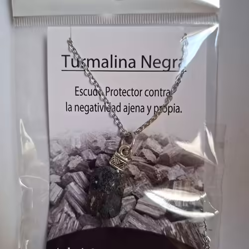 Dije con Cadena Turmalina en Bruto